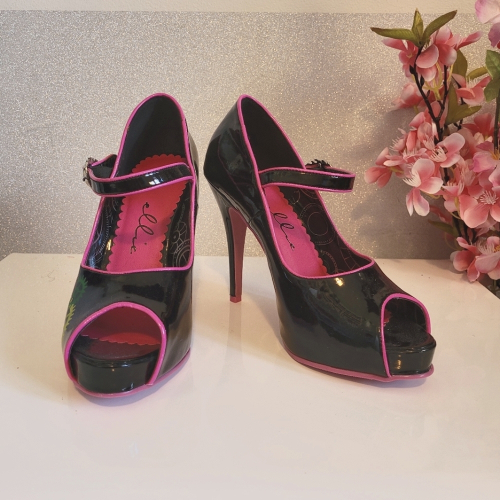 Size 9 Brand New Ellie Steam Punk Heels